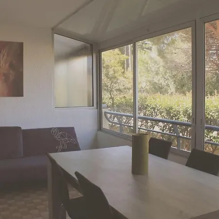 Joli T2 3mn Mer. Proche Commodité Wifi Parking