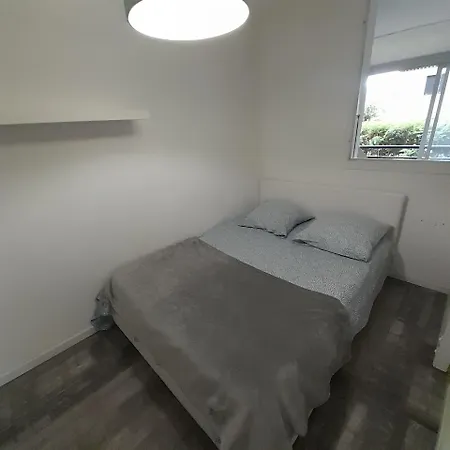 Joli T2 3mn Mer. Proche Commodité Wifi Parking